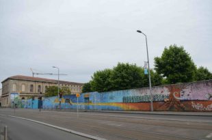 bordeaux-wall1