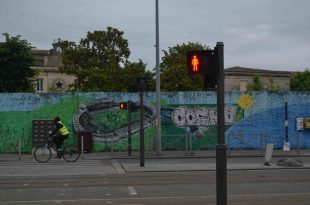 bordeaux-wall2