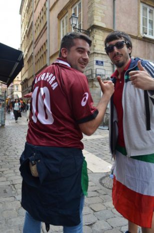 リヨンで出会ったイタリア人。中村俊輔のユニフォームを着ている